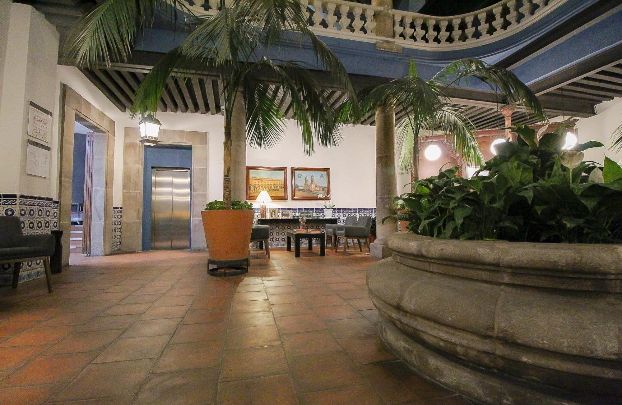 Hotel Casino Морелия Екстериор снимка