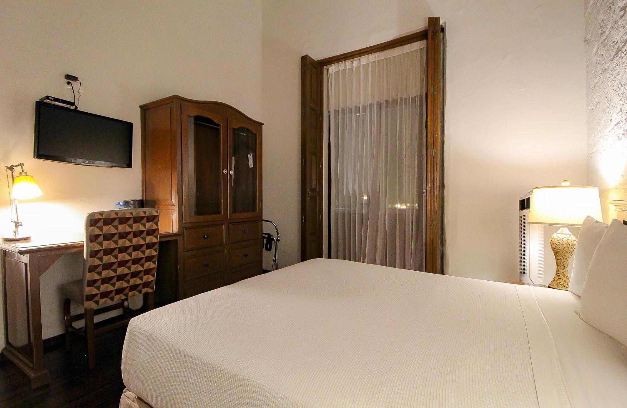 Hotel Casino Морелия Екстериор снимка