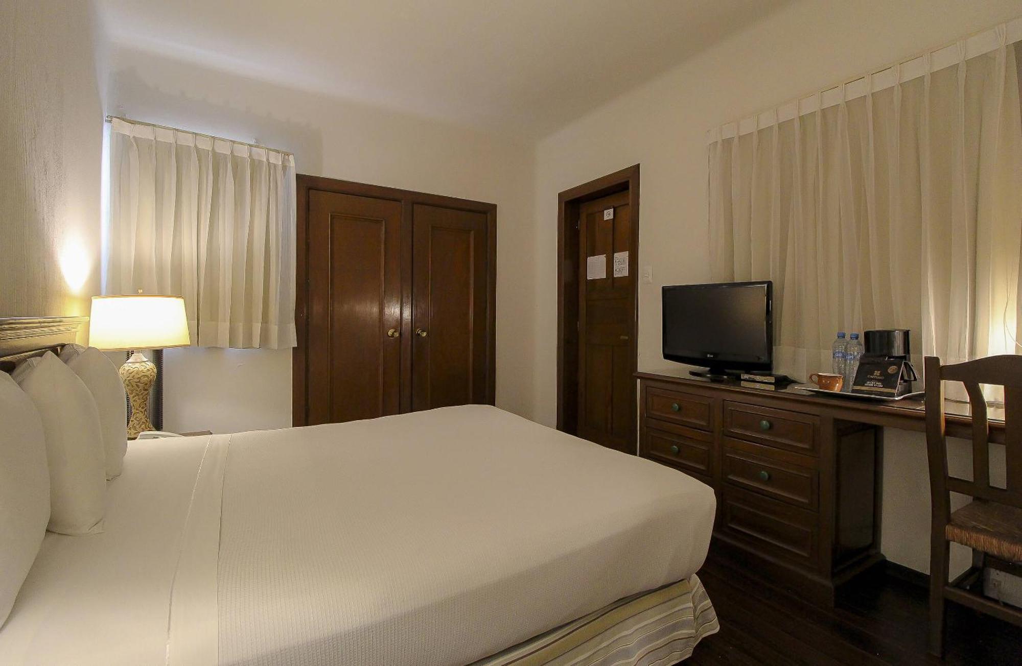 Hotel Casino Морелия Екстериор снимка